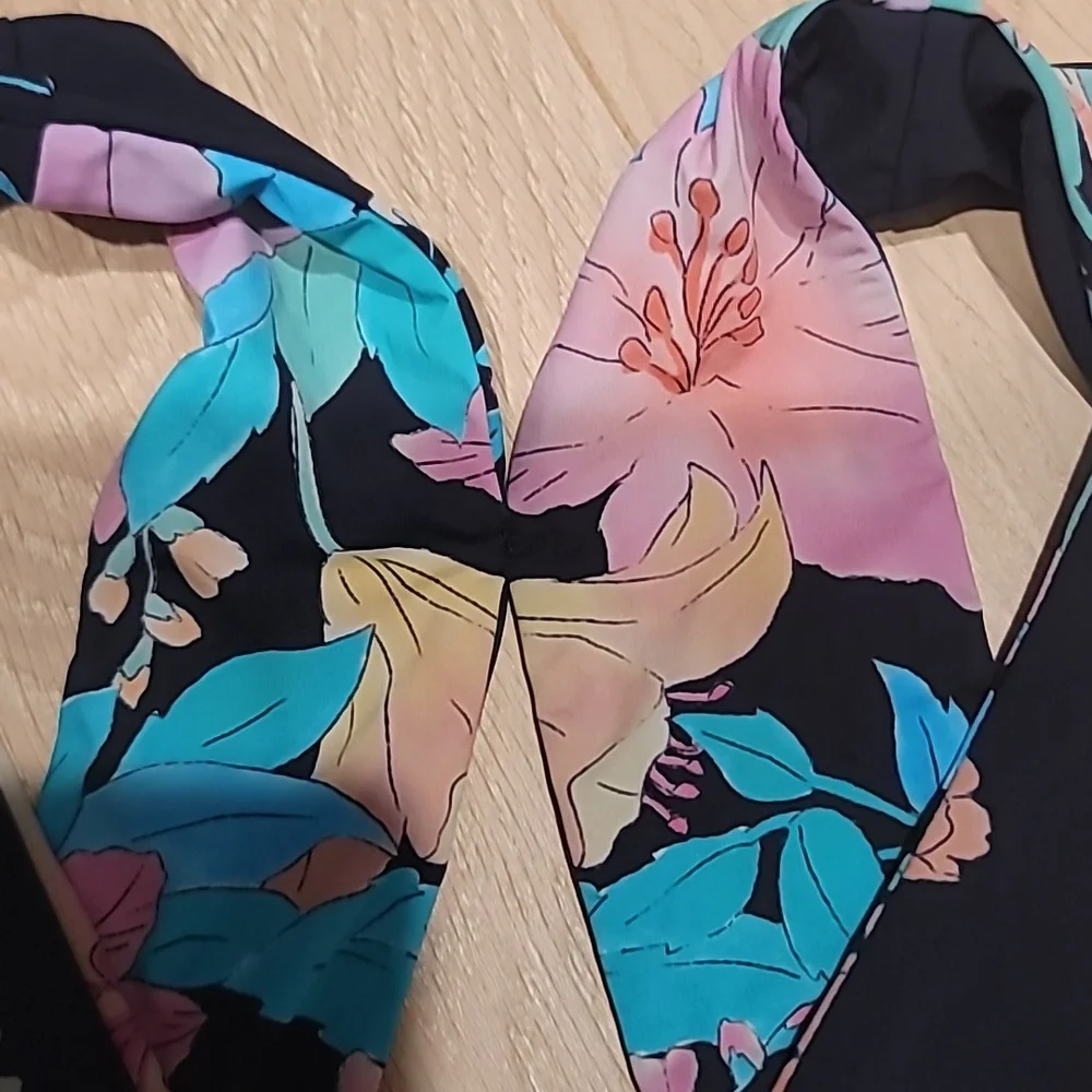 Bikini Set - Picture 3 of 4